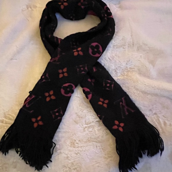 LOUIS VUITTON SCARF AUTH - Picture 1 of 5